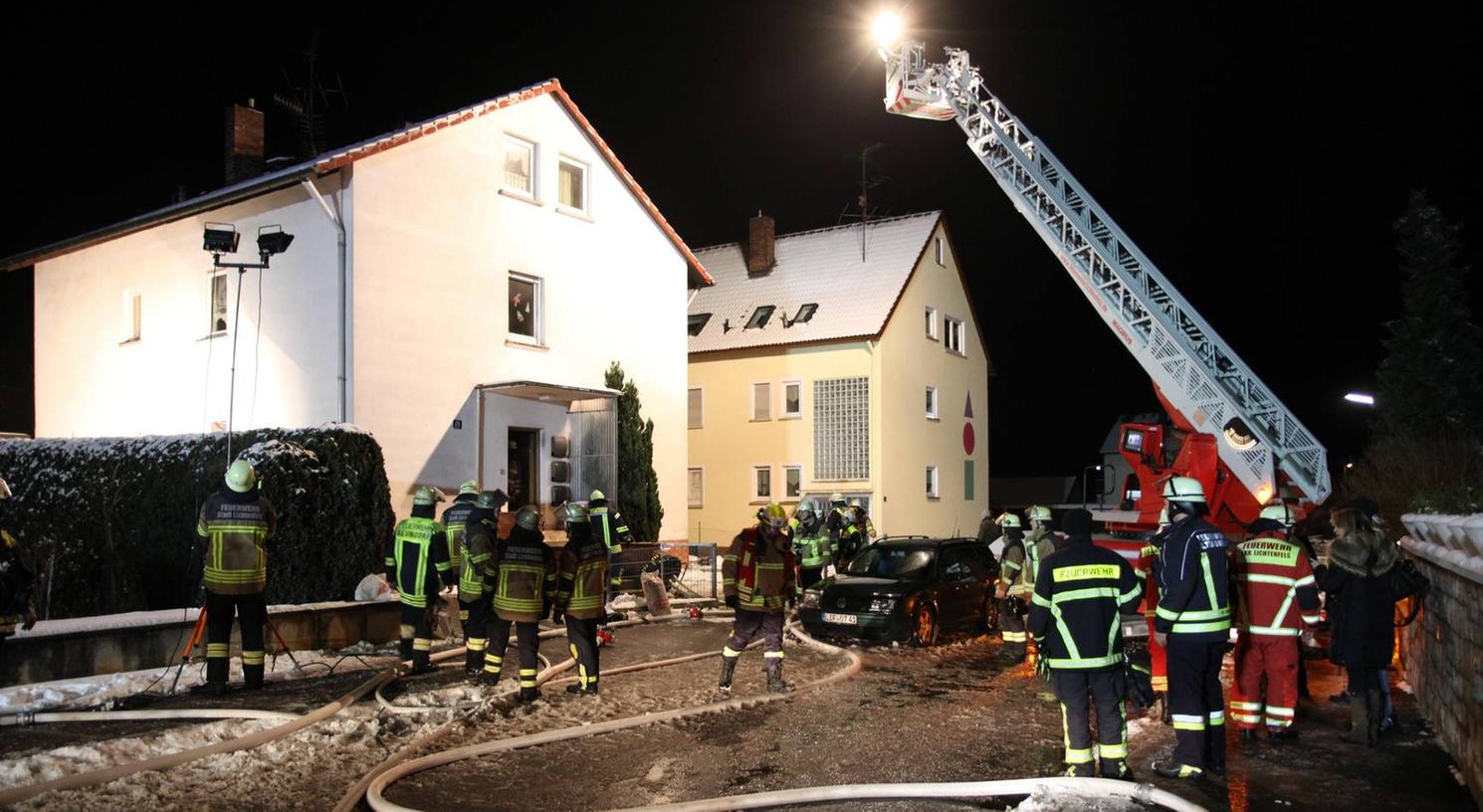 Ein Mehrfamilienhaus brannte am Mittwoch in Lichtenfels. Nach dem Feuer ist es nun unbewohnbar.