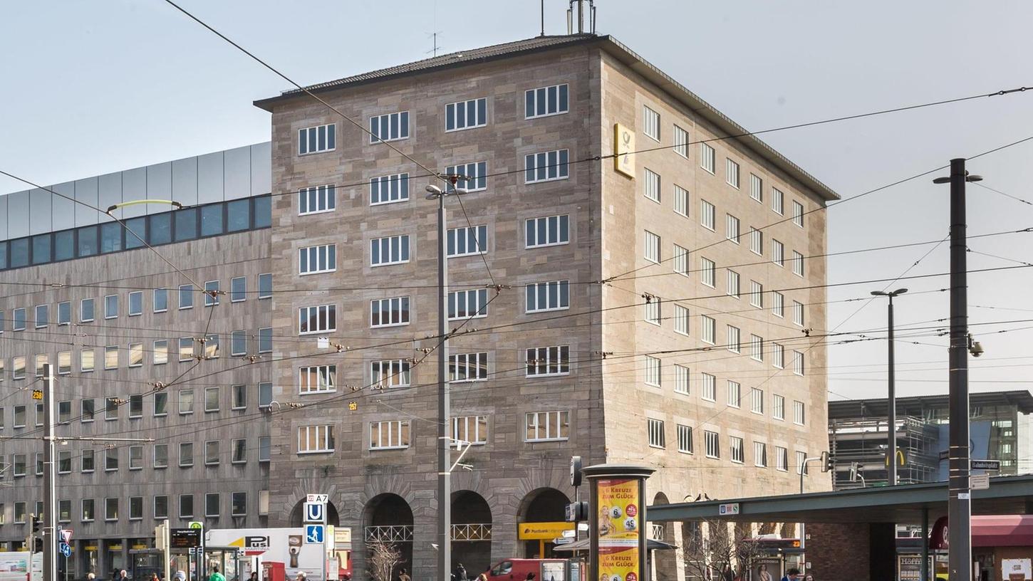 Karl-Heinz Enderle lehnt den geplanten Abriss des Kopfbaus der Post am Hauptbahnhof ab.