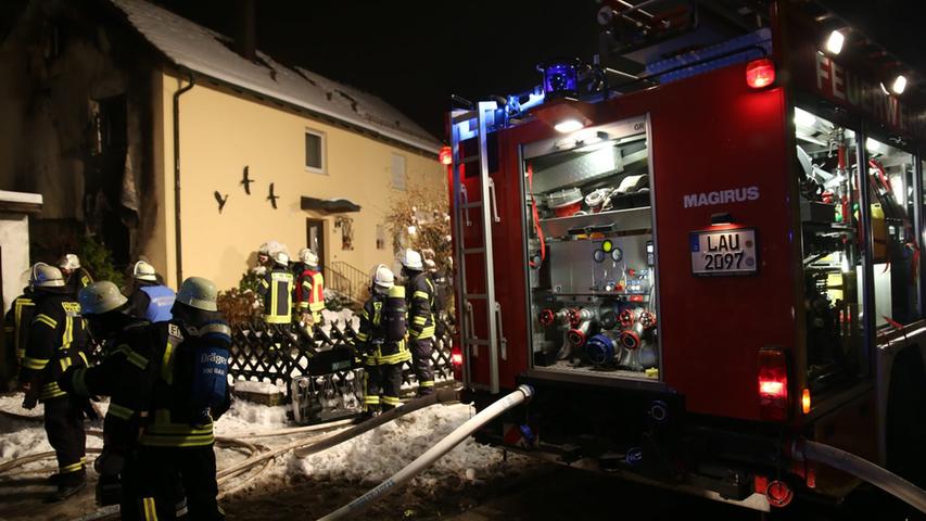 125.000 Euro Schaden: Gartenlaube in Altdorf geht in Flammen auf
