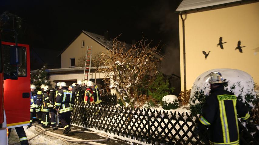 125.000 Euro Schaden: Gartenlaube in Altdorf geht in Flammen auf
