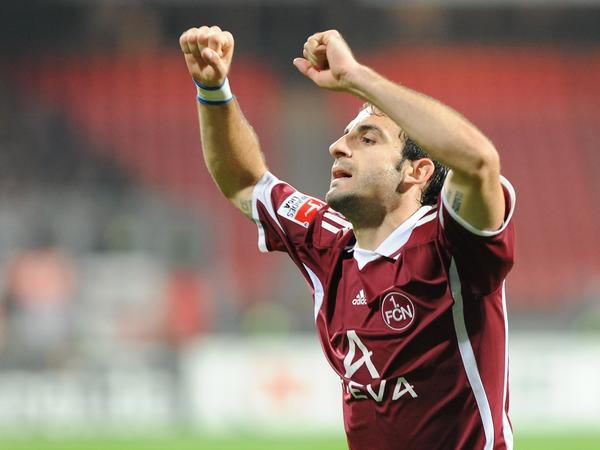 In Nürnberg fühlt sich Javier Pinola wohl und bringt dies auch auf dem Platz zum Ausdruck. In Nürnberg fühlt sich Javier Pinola wohl und bringt dies auch auf dem Platz zum Ausdruck.