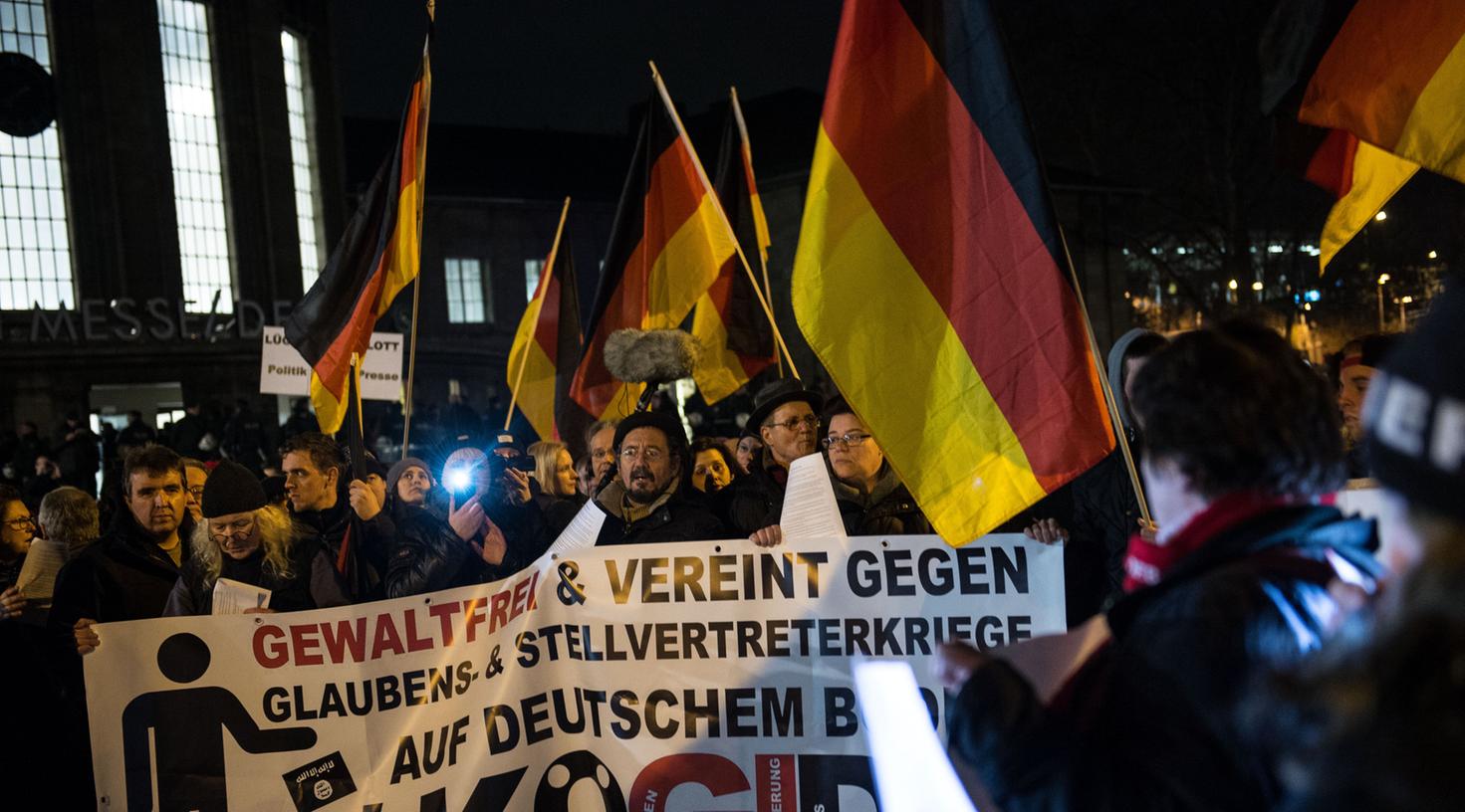 Der Nürnberger Ableger des islamfeindlichen Bündnisses Pegida will am 16. Februar eine erste Demonstration abhalten - ähnlich wie hier der Kölner Pegida-Ableger.