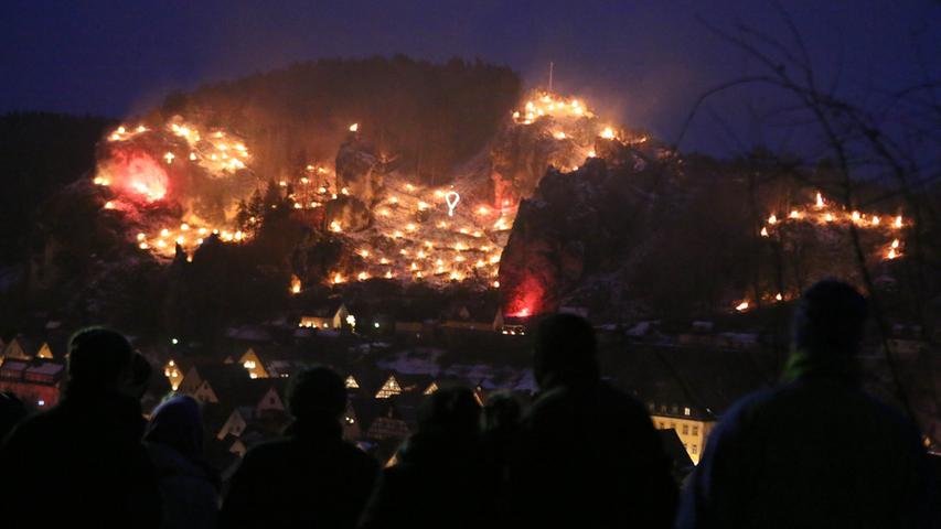 Pottenstein leuchtet: 10.000 Schaulustige bei Feuer-Spektakel 