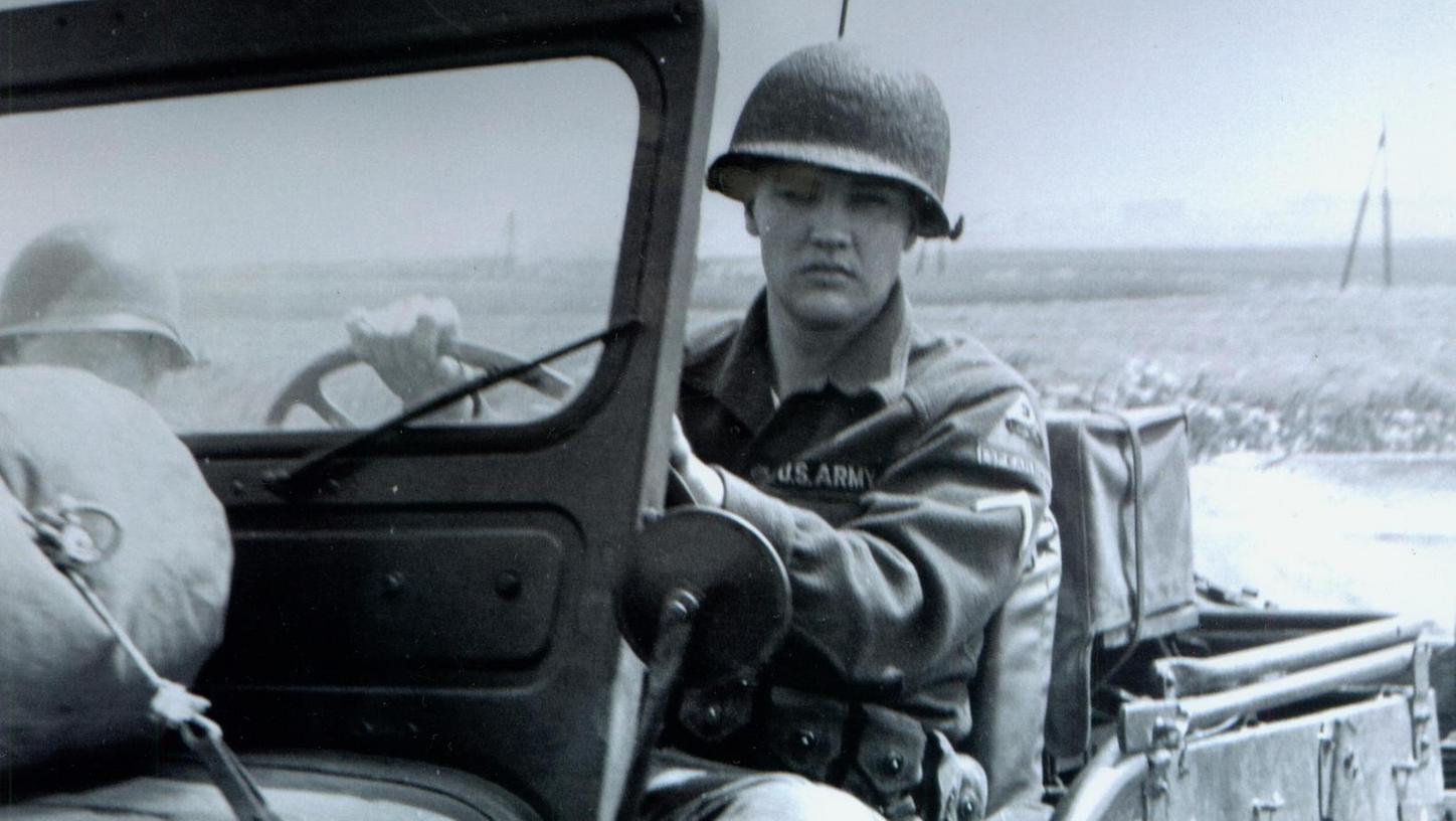 Sergeant Elvis Presley fuhr als „Scout“ vor der Truppe, um das Terrain zu erkunden. Wo genau er sich befand, das hat die US Army den Reportern freilich nicht verraten.