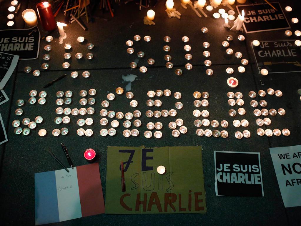 Nach dem Anschlag auf die "Charlie Hebdo"-Redaktion ist die Anteilnahme groß. Nach dem Anschlag auf die "Charlie Hebdo"-Redaktion ist die Anteilnahme groß.