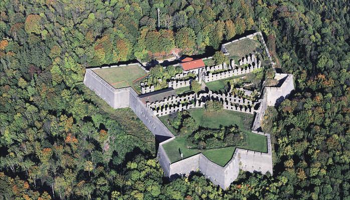 So sieht die Festung von oben aus: Luftaufnahme aus dem aktuellen Flugbildkalender des Eckentaler Novum-Verlags.