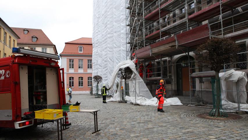 Der Sturm rief außerdem die Feuerwehr in Ansbach auf den Plan.