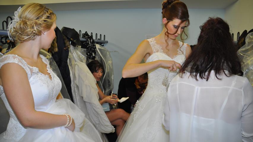 Und die Models in den Brautkleidern mussten sich die Aufmerksamkeit mit noch jemandem teilen, denn...