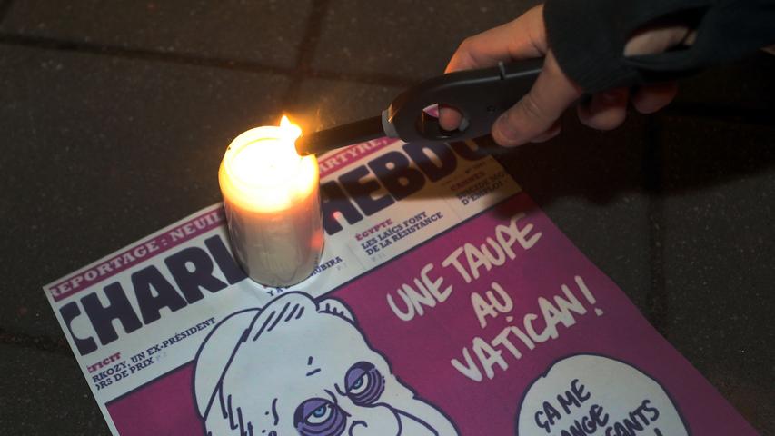 Solidarität mit den Opfern des Anschlags auf die Satire-Zeitschrift "Charlie Hebdo" zeigten Dienstagabend ...