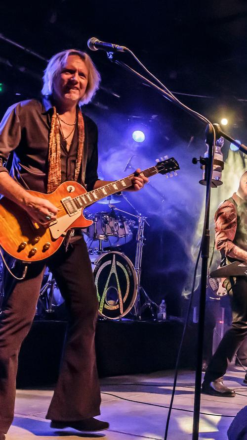 Rock-Opas drehen auf: Wishbone Ash im Hirsch