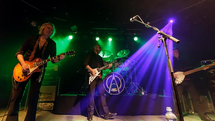 Rock-Opas drehen auf: Wishbone Ash im Hirsch