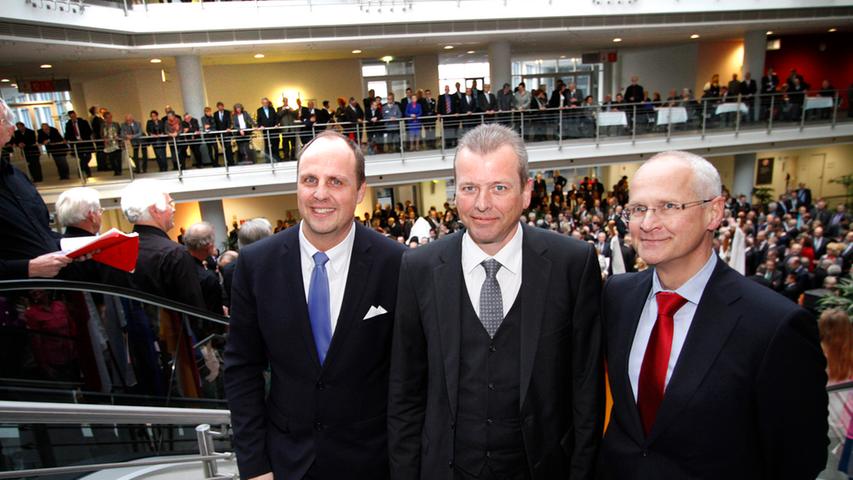 ... Oberbürgermeister Ulrich Maly (mitte) und seine Stellvertreter Klemens Gsell (rechts) und Christian Vogel (links) begrüßten die Gäste.