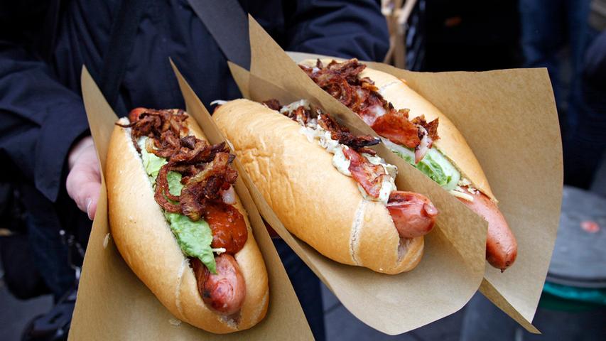 Ebenfalls populär ist der Hot Dog - beim Foodtruck Roundup ist das Brötchen mit Wurst in verschiedenen Variationen erhältlich.
