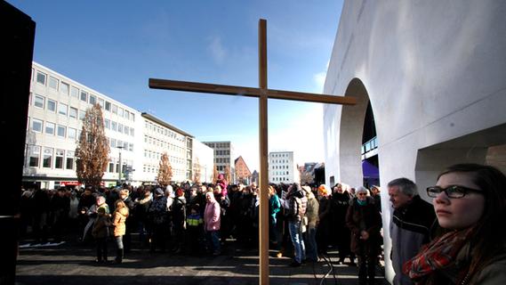 "Je suis Christ": Kundgebung auf Straße der Menschenrechte