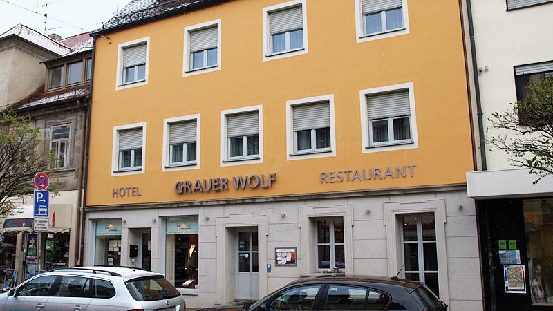 Das Hotel und Gasthof "Der graue Wolf" in der Erlanger Hauptstraße ist mit einer Urkunde des Umwelt- und Klimapaktes der bayerischen Staatsregierung ausgezeichnet worden.