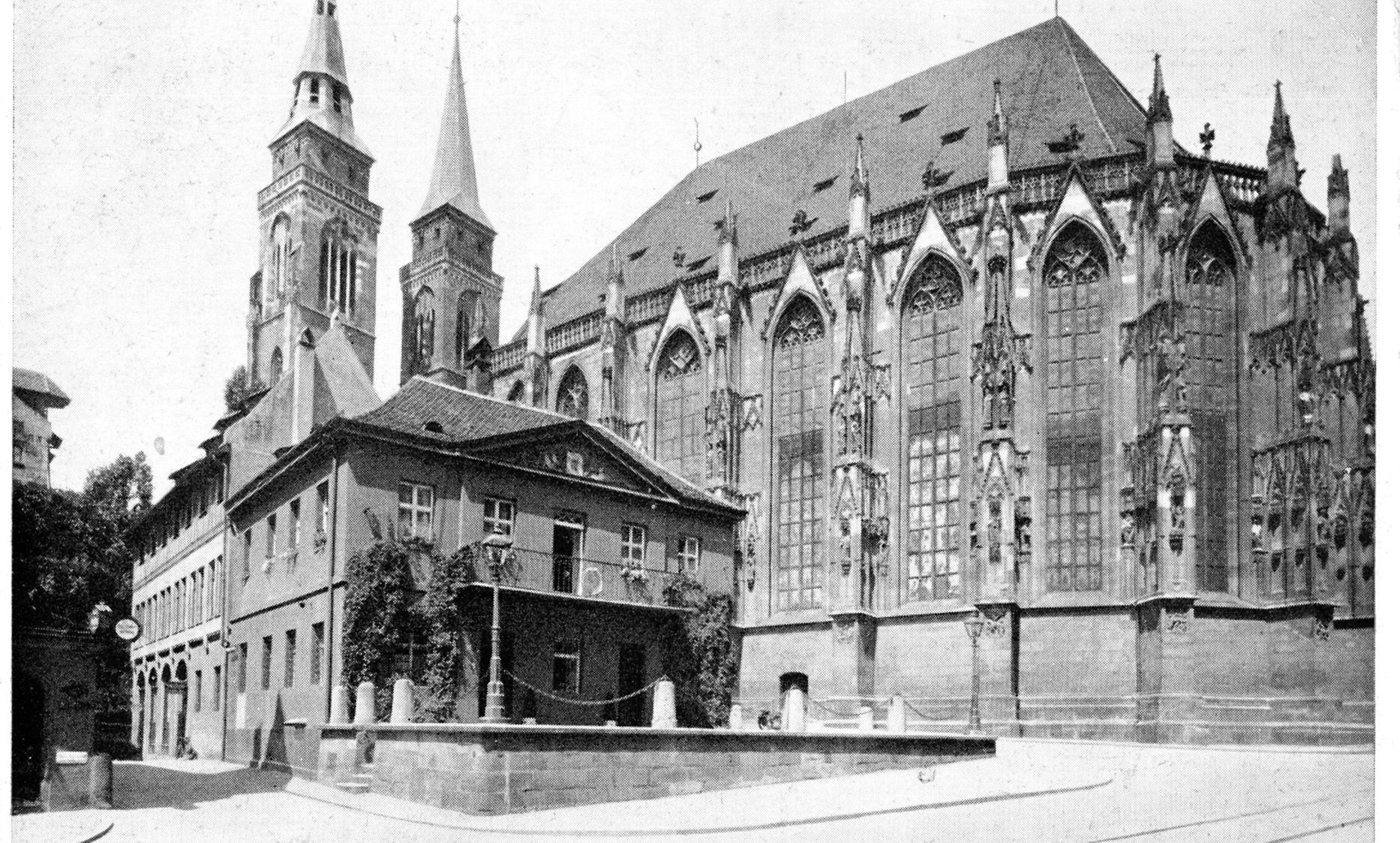 Eine historische Postkarte zeigt die Alte Hauptwache, die im Zweiten Weltkrieg zerstört worden ist. Seit weit über 50 Jahren steht dort ...