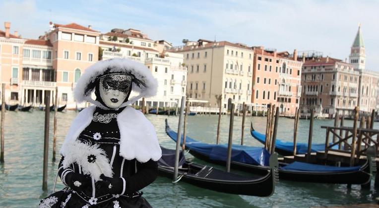 Gesichter des Karnevals in Venedig
