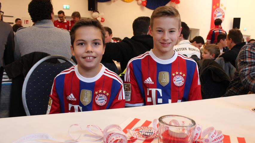 Konstantin Leibl (11) und Leopold Zink (13) sagen: "Als Club-Fan muss man leiden können." Darauf haben sie keine Lust - und sind glühende Bayern-Fans.