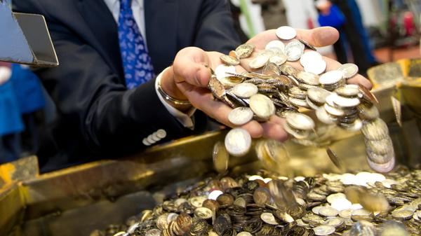 Ein Markus Söder lässt eben nichts anbrennen. Und so scheint seine Karriere nur eine Richtung zu kennen: bergauf. Seit 2007 sitzt Söder im bayerischen Regierungskabinett, 2011 wurde er Finanzminister, 2018 Ministerpräsident.