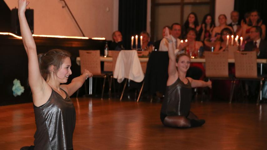 P-Seminar feiert Winterball in Herzogenaurach