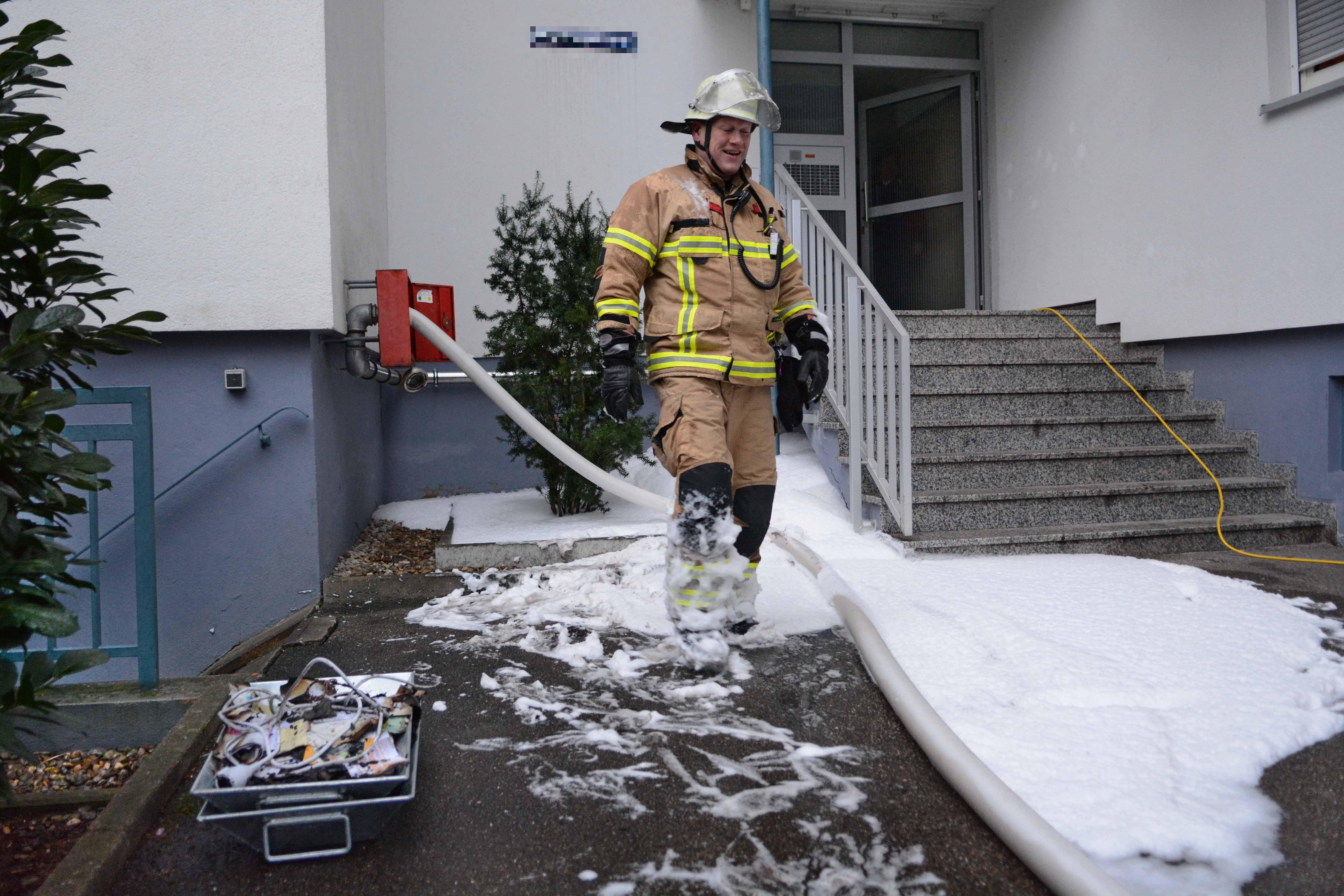 Feuerwehr-Großeinsatz Nach Hochhausbrand In Fürth