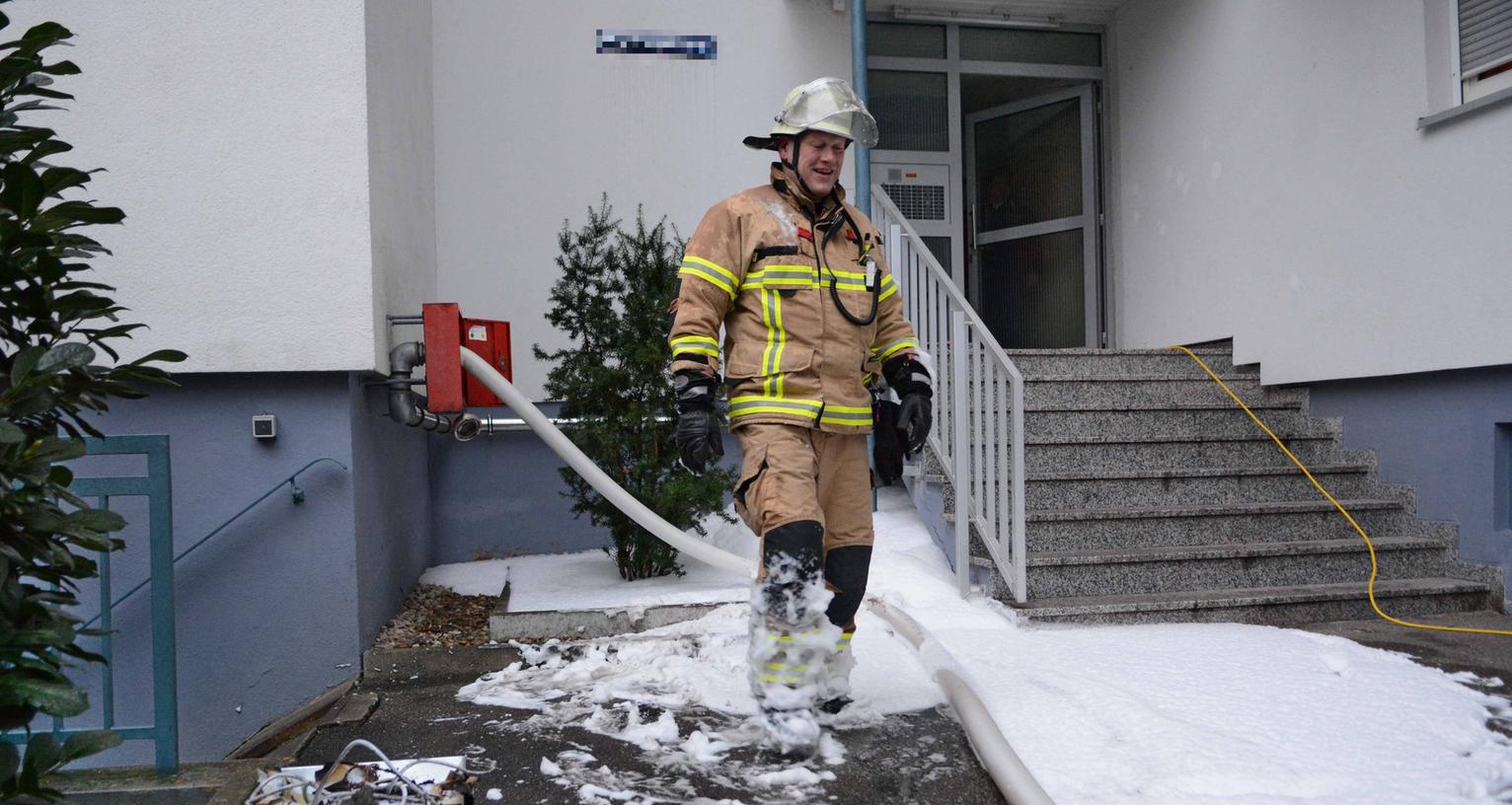 Hochhausbrand in Fürth: Ein Großaufgebot der Feuerwehr sorgte dort für Aufregung.