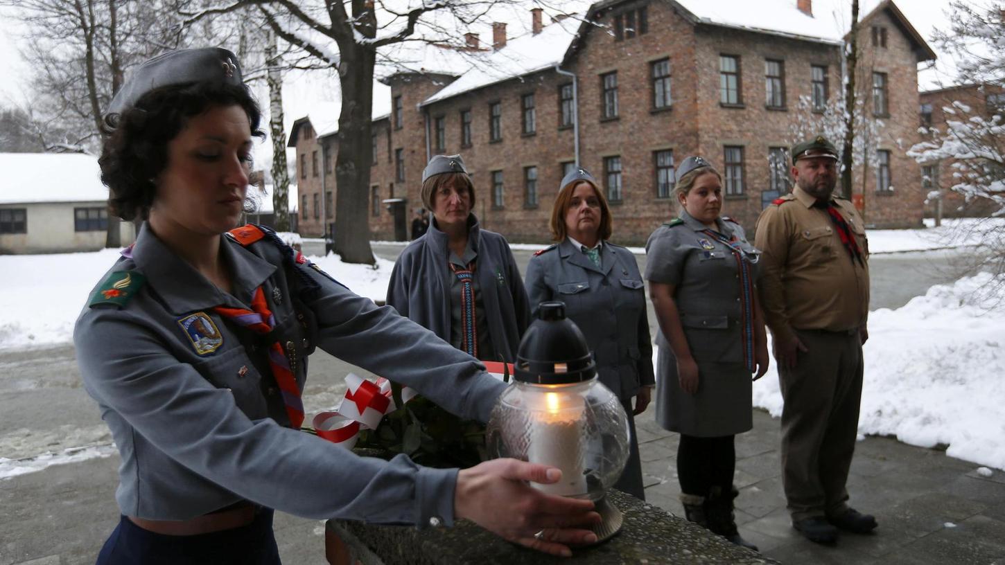 Gedenken an Auschwitz: Eine Kerze gegen das Vergessen