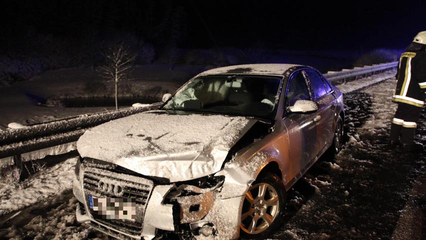 Unfall auf A9 bei Gefrees: Audi schleudert in Lkw