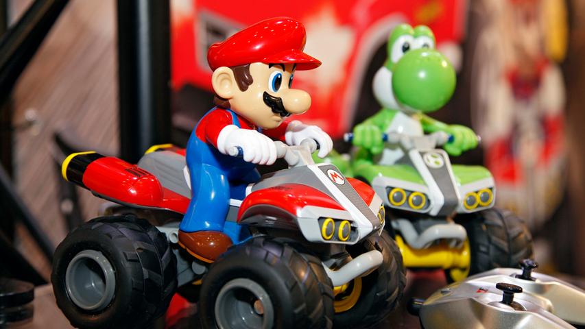 ... über die Bahnen sausen demnächst auch Mario und Yoshi, die sich sonst bei "Mario Kart" auf den Nintendo-Konsolen packende Rennen lieferten.