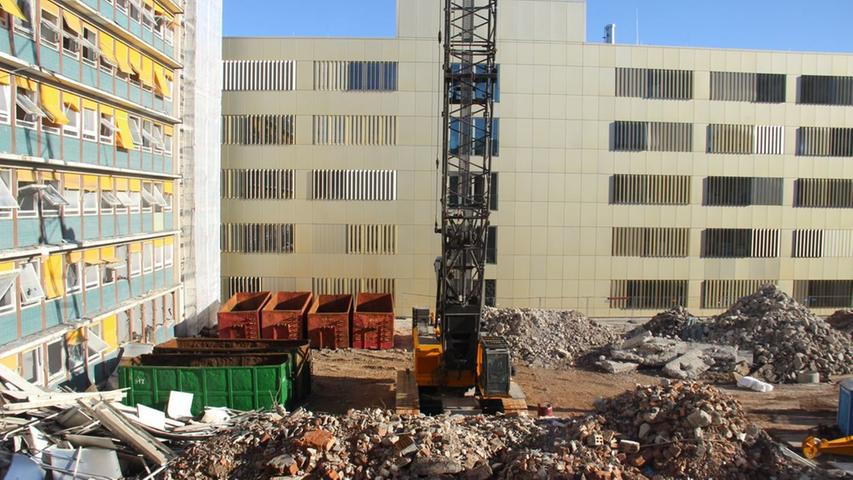 Platz für neues OP-Zentrum: Altes Bettenhaus wird abgerissen
