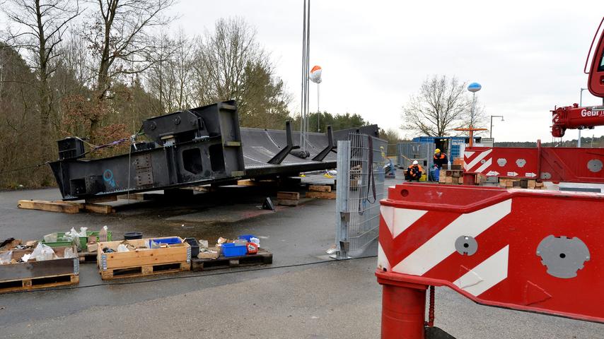 Nach Schiffs-Kollision: Die Schleuse Erlangen hat jetzt ein neues Tor