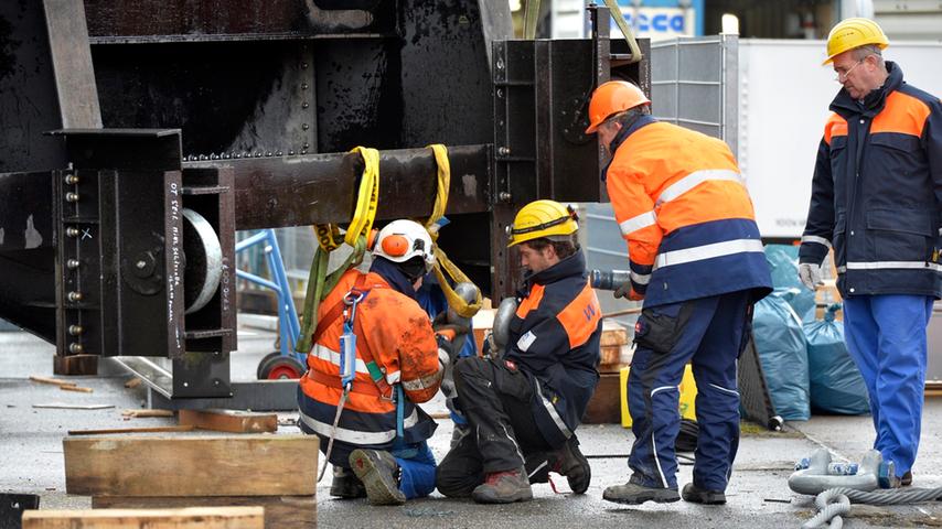 Nach Schiffs-Kollision: Die Schleuse Erlangen hat jetzt ein neues Tor