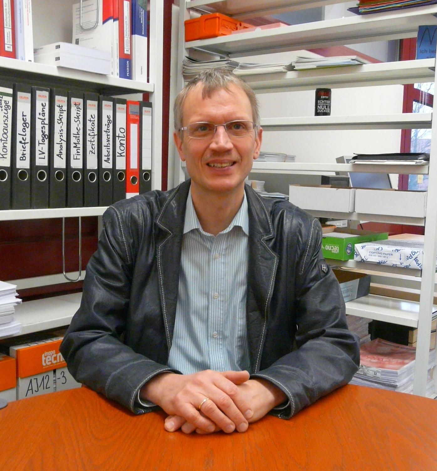 ... dass der Wirtschaftsmathematikprofessor Norman Fickel im Jahr 2015 deutschlandweite Bekanntheit erlangte, weil er am Ende seiner Vorlesung einen Wutanfall vortäuschte und seine Studenten regelrecht einschüchterte?