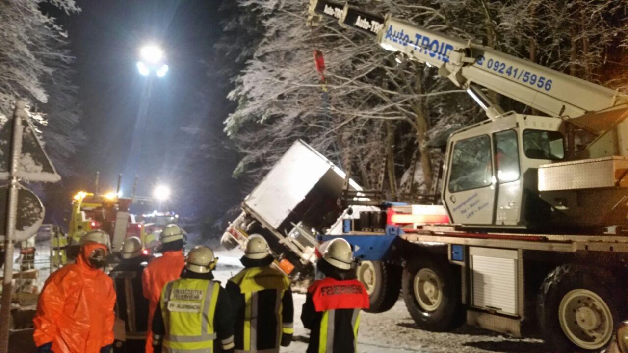 Schneefall in Pegnitz: Schlitternde Lkw, geknickte Bäume 