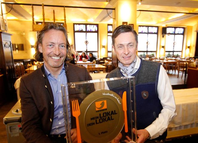Thomas (links im Bild) und Michael Förster betreiben das "Bratwurst Röslein" in Nürnberg. 2015 schafften sie es auf Platz eins der Gastro-Soap "Mein Lokal, Dein Lokal" (Kabel Eins).