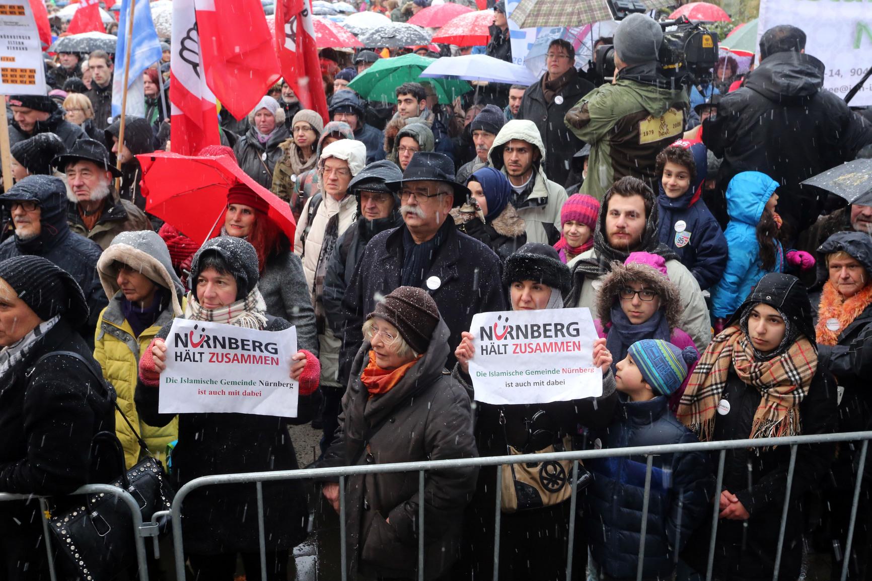 Nürnberg hält zusammen: Maly warnt bei Demo vor 