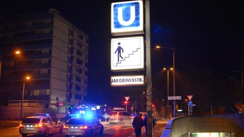 Das Gebiet zwischen dem Zwischengeschoss und dem Auffindeort des Getöteten in der Bahnunterführung der Jakobinenstraße wurde zeitweise abgesperrt.