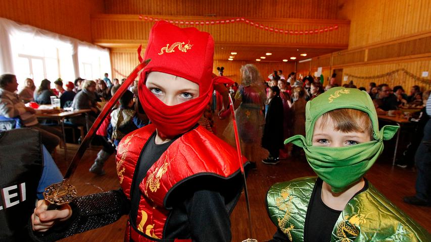 Kleine Ninjas, große Clowns: Der SPD-Kinderfasching in Neumarkt
