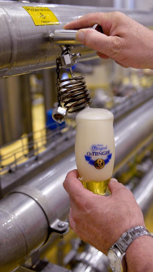 Zwar hat auch das Unternehmen aus dem Örtchen Oettingen 2,8 Prozent weniger Bier verkauft, 5,62 Millionen abgesetzte Hektoliter bedeuten aber dennoch Rang 1.