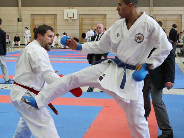 Karate-Bezirksmeisterschaft: Wettkampf mit Leidenschaft