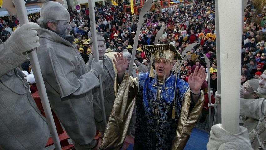 2004: Schon in diesem Jahr gab es ein Jubiläum zu feiern. Der Chinesenfasching wird 50. Der Regent lässt die an Anekdoten reiche Historie Revue passieren.