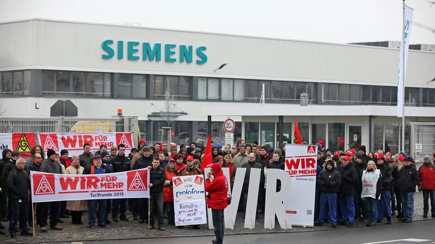 700 Menschen hatte die Gewerkschaft am Siemens-Standort in der Breslauer Straße zum Streik aufgerufen. Nicht alle nahmen teil.