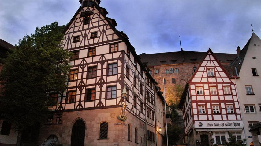 Das im Jahr 1050 erstmals urkundlich erwähnte Nürnberg ist mit weitem Abstand die größte Stadt im Frankenland. 511.527 Menschen haben sich in der Noris niedergelassen.