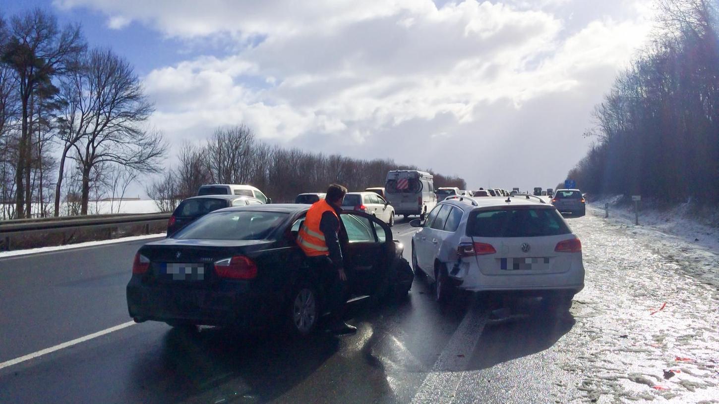 Unfallserie mit 40 Autos: Chaos auf der A9 bei Allersberg
