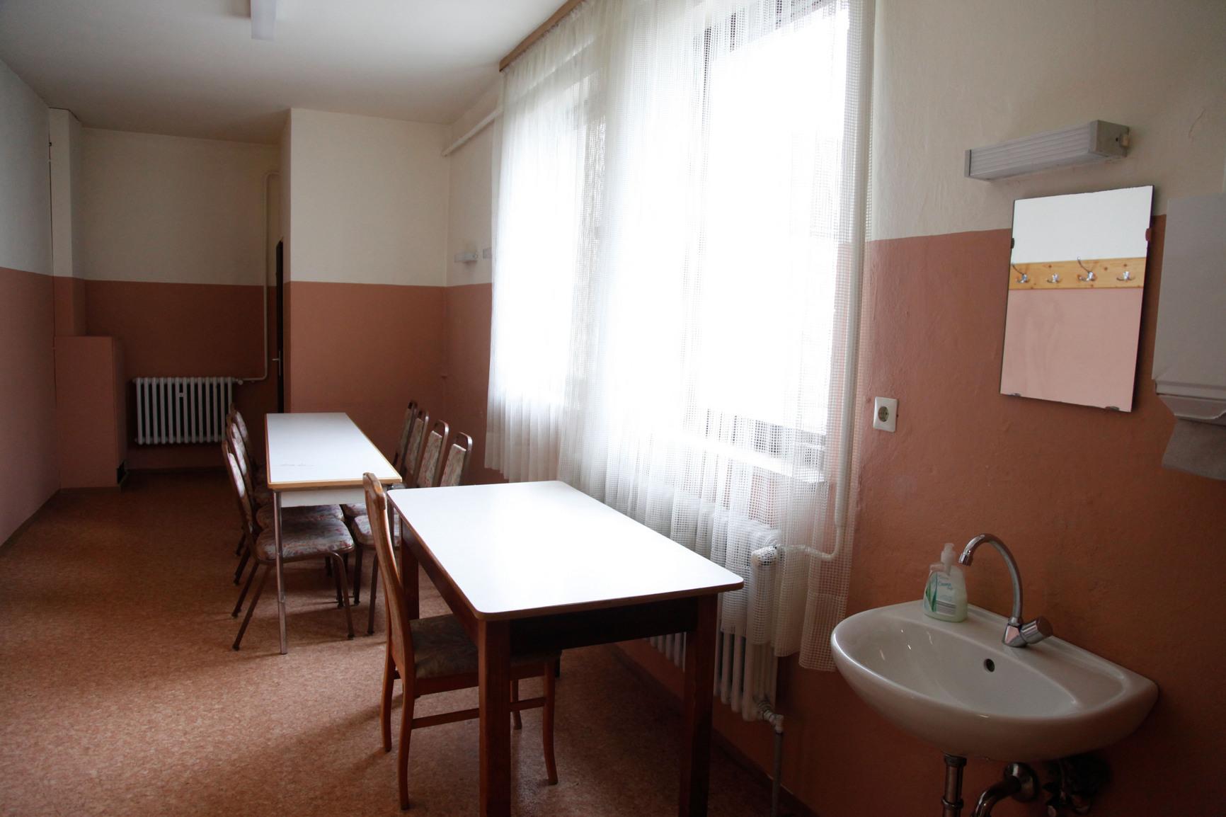 Blick in die Garderobe hinter der Bühne.