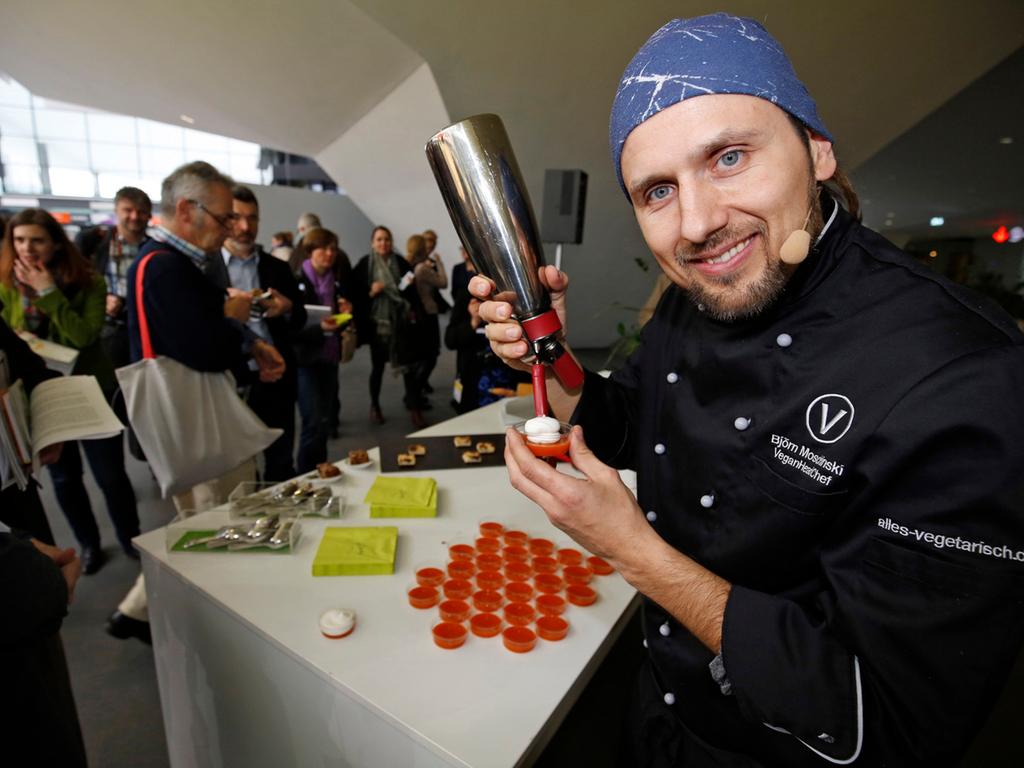 Bjorn Moschinski Veganer Super Koch Bei Kuchen Losch Nurnberg