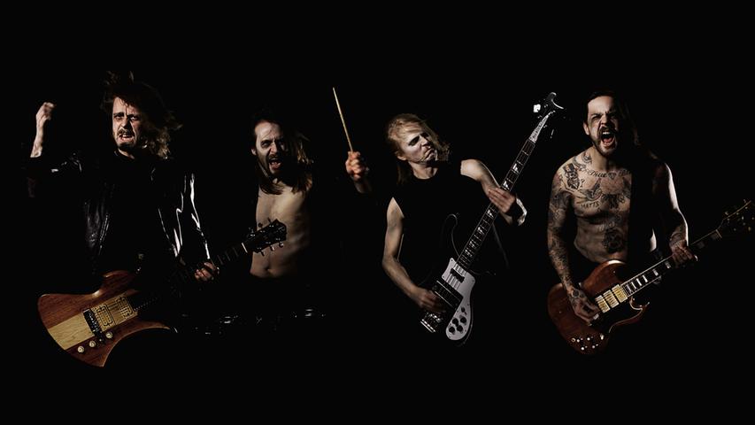 Inspiriert von Motörhead, The Melvins und Metallica gründeten sich Bombus 2008 in Göteborg. Seither servieren die Schweden feinsten Heavy-Metal mit einem hauch Punkrock, das nächste Mal am Samstag bei Rock im Park.