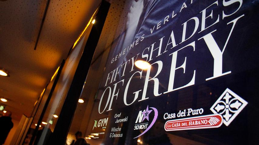 Bei der Premierenparty von Fifty Shades of Grey am Donnerstag im Cinecitta ging es heiß her. Bevor es mit dem Film um Christian Grey und Anastasia Steele losging, wurde den Kinobesuchern noch der ein oder andere Leckerbissen geboten.