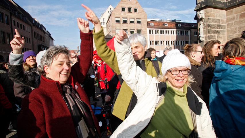 Tanzen vor der Lorenzkirche: One Billion Rising in Nürnberg
