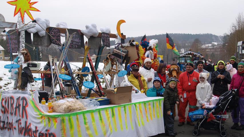 Tausende feiern Faschingsumzug in Gößweinstein